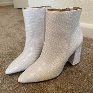 COPY - Snakeskin ankle booties